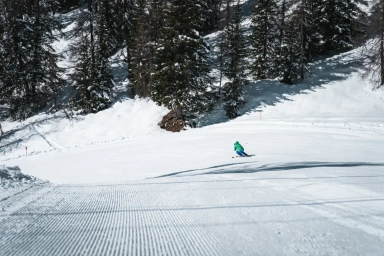 Pejo 3000 skier on piste.