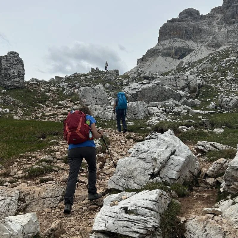 Hikers heading toward Lagazuoi.