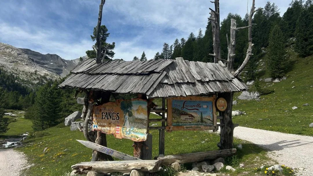 Rifugio Fanes and Lavarella Signage