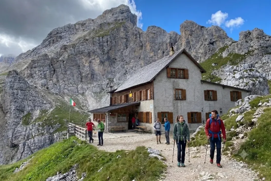 Arriving to Rifugio Coldai