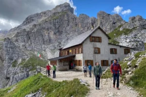 Arriving to Rifugio Coldai
