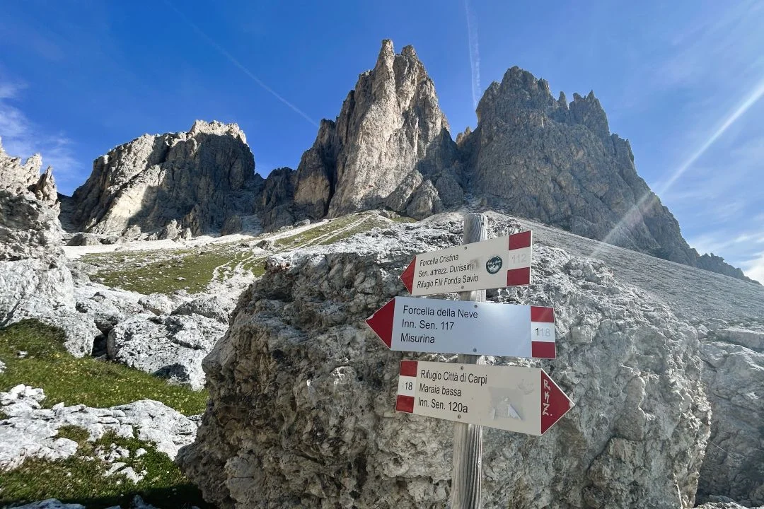 Heading up to Forcella della Neve.