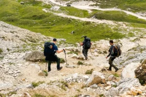 Hikers heading down to Rifugio Sennes.