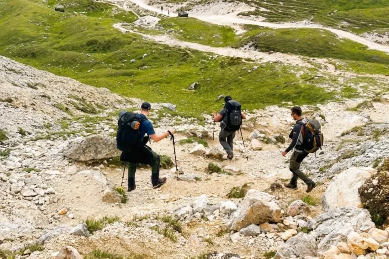 Hikers heading down to Rifugio Sennes.