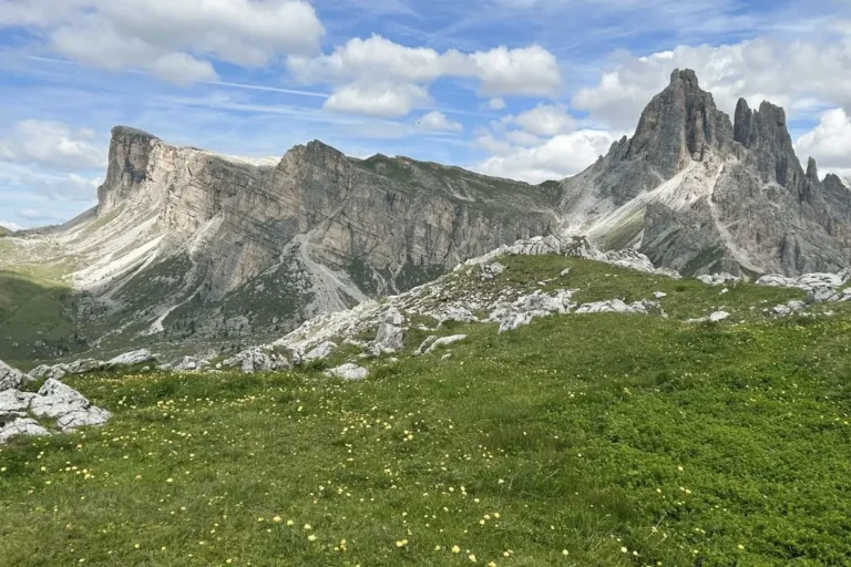 Varying landscapes through the Mondeval Plateau
