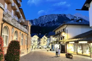 Corso Italia, Cortina at nightfall.