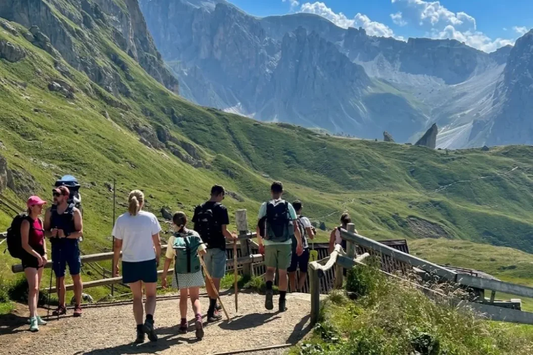 Hikers on the trail below Seceda.