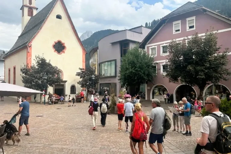 Ortisei - Piazza San Antonio (with the little Church of San Antonio).